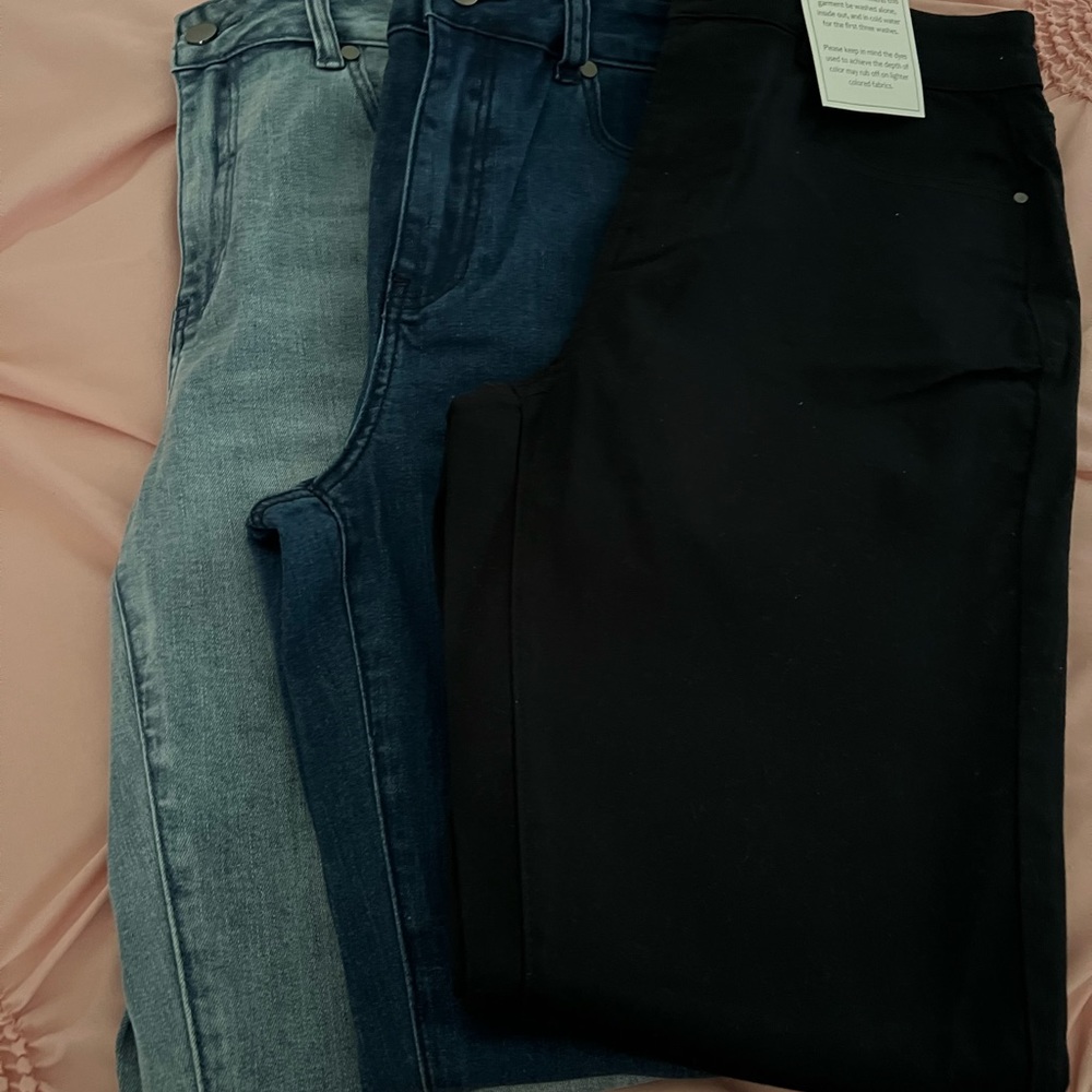Bundle of new jeans 👖 3 new with tags